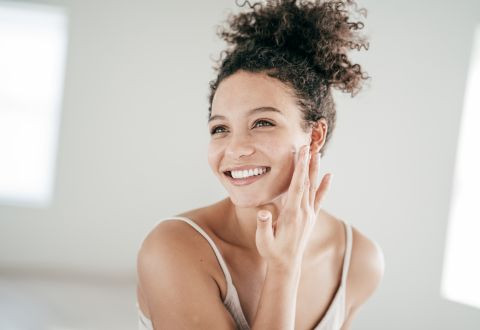 Retinol, Ácidos y Vitamina C Tras el Verano: ¿Cuándo y Cómo Reintroducirlos?